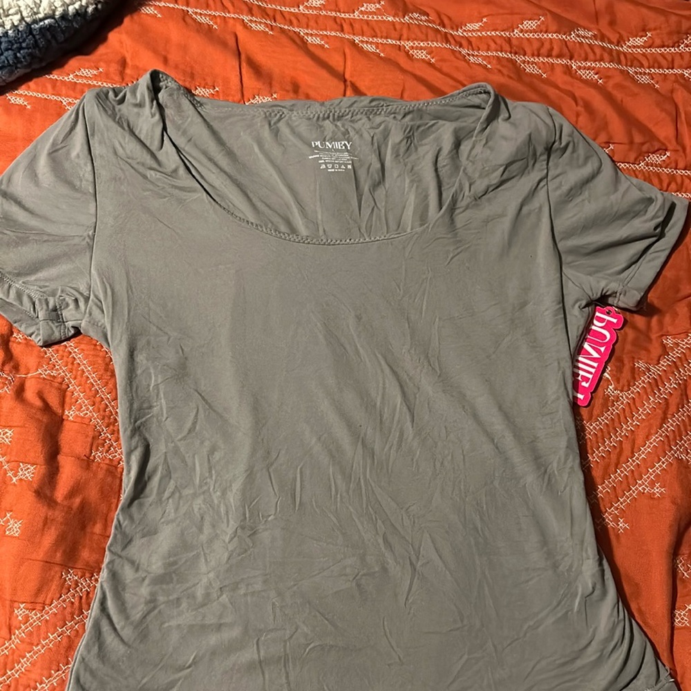 Pumiey L seamless top
New with tags